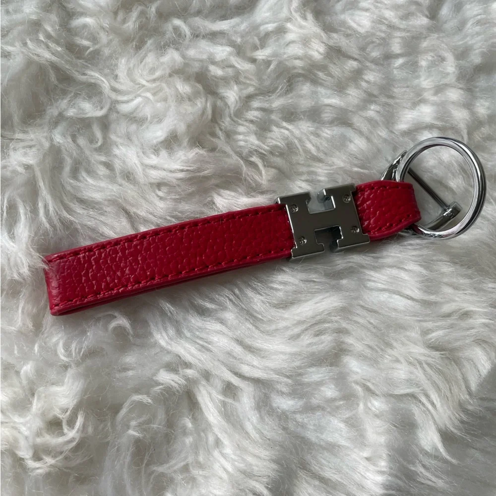 H Initial Keychain ❤️🌹